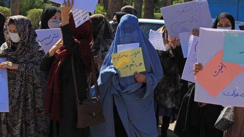 A group of Afghan women protesting in Herat in September 2021 to urge the Taliban to allow their daughters to continue going to school